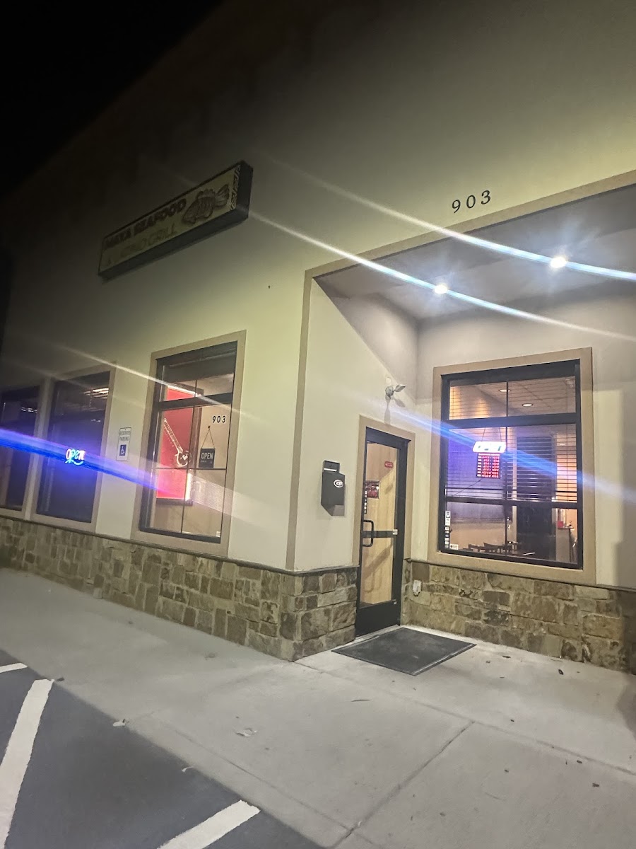 Maya Seafood & Latino Grill